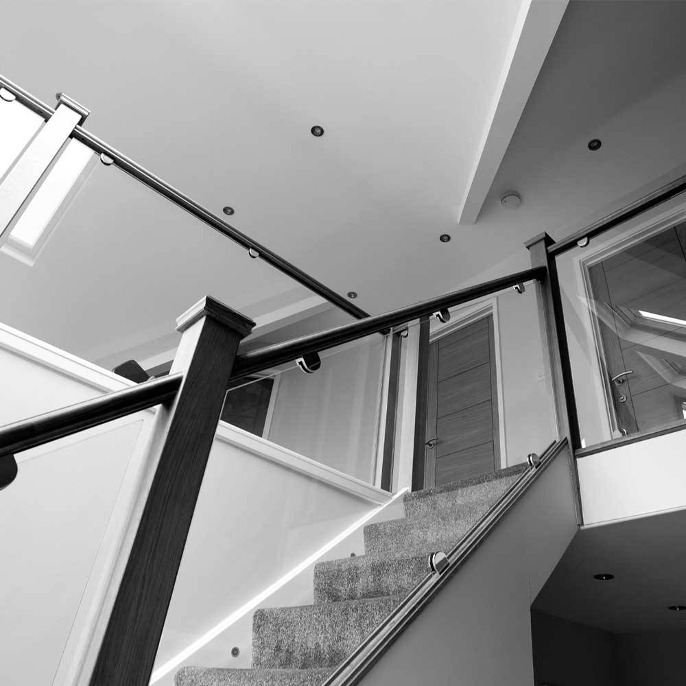 wooden-balustrades-glass-infill-3