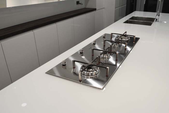 Coloured Glossy Glass Worktop 1